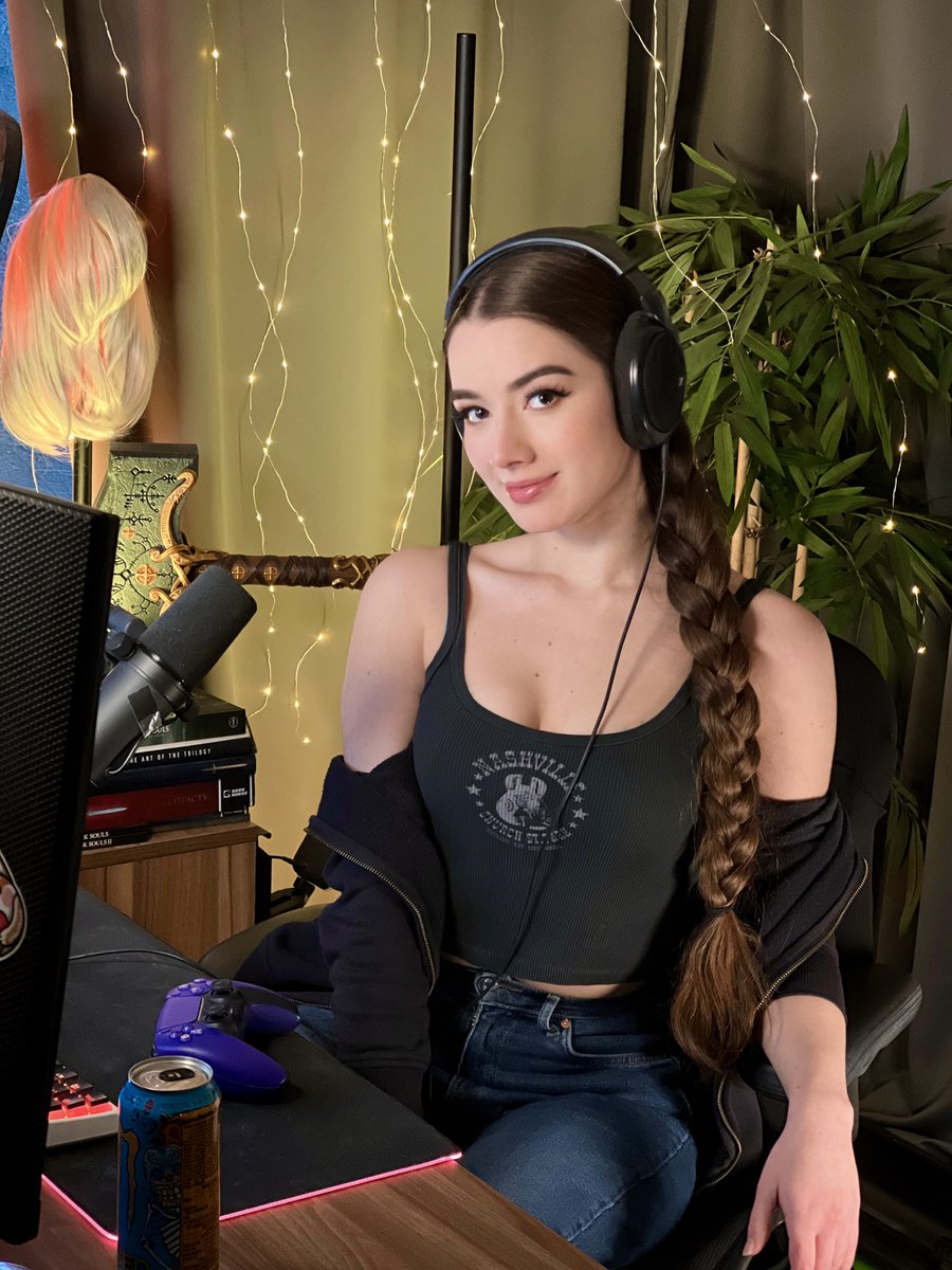 MissMikkaa on Twitter: “I’m live 🔴Playing some @Forspoken on release