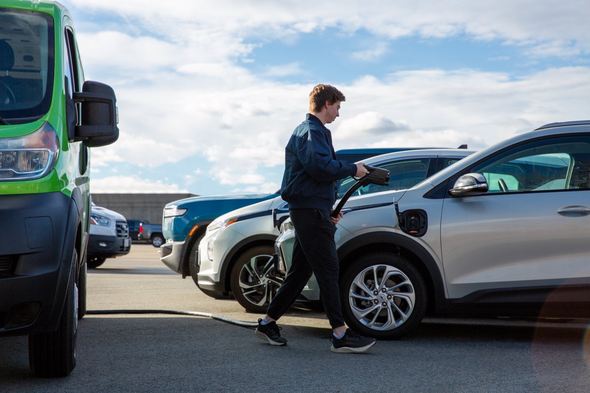 sparkcharge's tweet photo. Charging electric fleet vehicles has never been easier thanks to SparkCharge's EV charging delivery service, Currently! Head to our website https://t.co/mRwVVR1f4m to learn more!
#electricfleet #EVcharging #infrastructuresolution #chargingasaservice #caas #gridfree #ev https://t.co/dnotdIVETp
