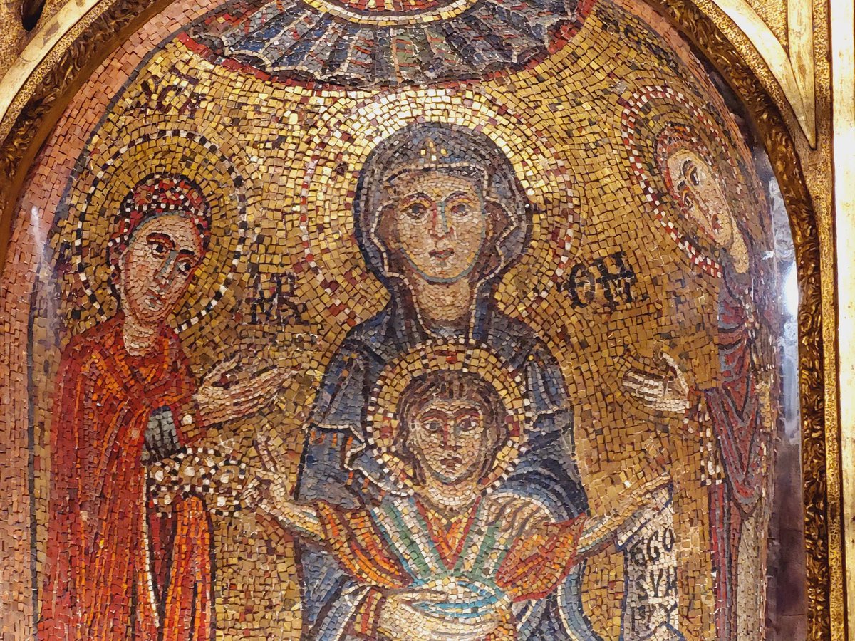 Francois_DeVr's tweet photo. #Rome, an endless source of iconography. Some 'portraits' of #women gleaned from my visits this weekend. #iconography #iconographie #medievalart #mosaics #virginmary #visitrome #churchesofrome #roma #chiesediroma Now back to work 😉 https://t.co/qySbFa6iIT