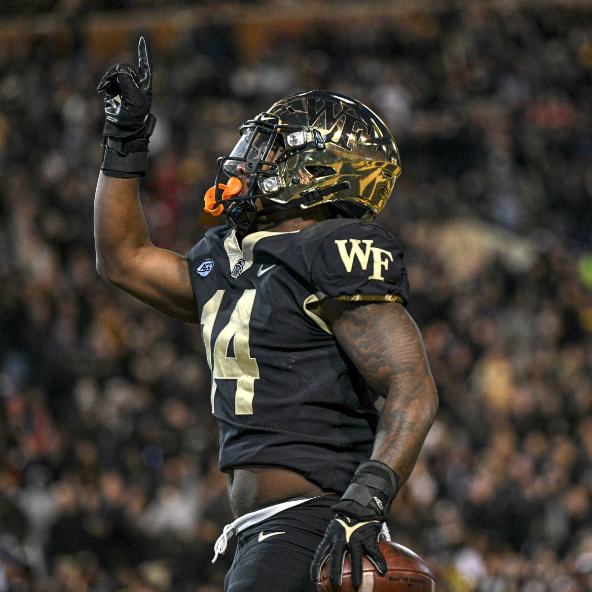 Blessed to say I have received my 17th d1 offer from Wake Forest University!! <a href="/CoachCohenWake/">Dave Cohen</a> <a href="/CoachSteveDBU/">Stephen Evans</a> @SWiltfong247 <a href="/CoachBlunt10/">J. Blunt</a> <a href="/WakeFB/">Wake Forest Football</a>