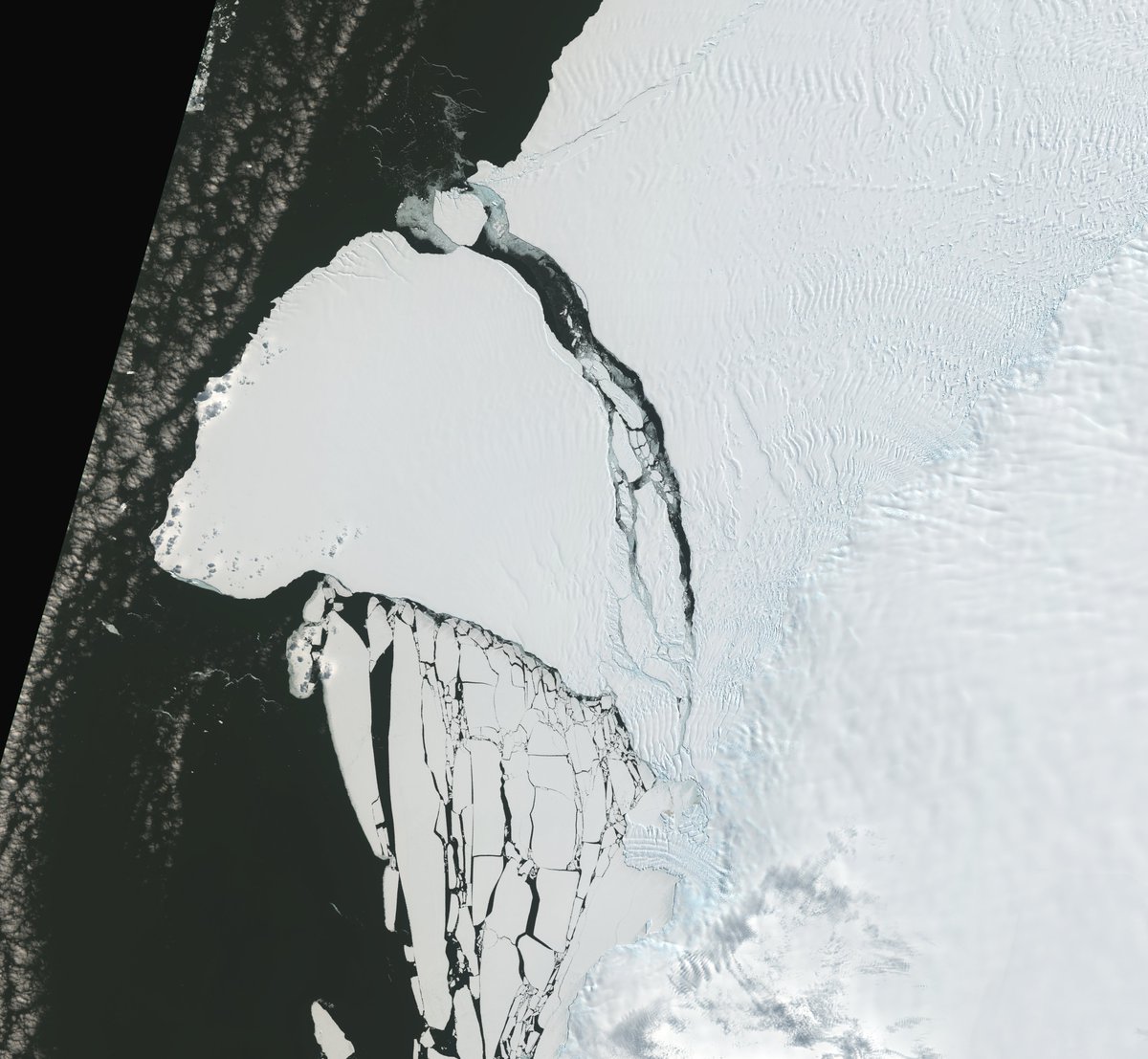 Ben Wallis (@benjjwallis) on Twitter photo A thread of some details from the recent Brunt ice shelf calving, now we have high res imagery thanks to <a href="/ESA_EO/">ESA Earth Observation</a>. Starting with a much nicer image now I've had time to do a bit more processing! A thread of some details from the recent Brunt ice shelf calving, now we have high res imagery thanks to <a href="/ESA_EO/">ESA Earth Observation</a>. Starting with a much nicer image now I've had time to do a bit more processing!