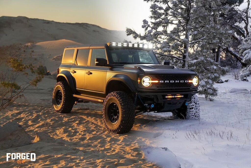Addoffroad's tweet photo. Hot or Cold?
Desert or Snow? 👀

📸: @forged4x4

#addictivedesertdesigns #addoffroad #fordbronco #bronco #broncoraptor #raptor #ford #offroad #fordtrucks #fordbroncodaily #fordsofinstagram #trucks #fordnation #fordtruck #fullsizebronco #lifted #outerbanks #blackdiamond #badlan… https://t.co/XWopMUitGe