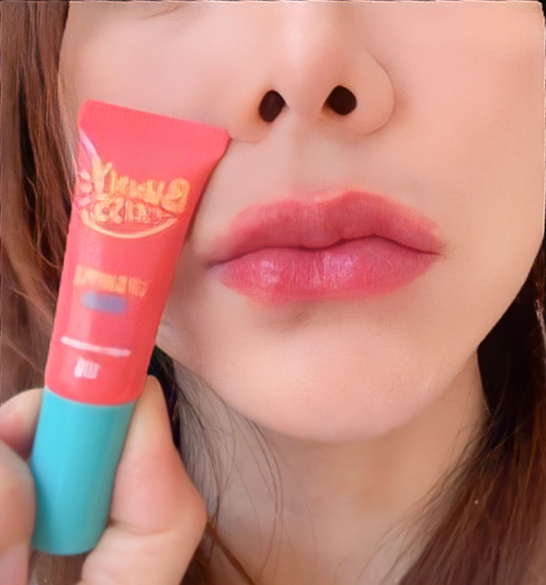 creamstore88's tweet photo. อะดูกันเลย กับลิปBunny Kiss ลิปสักปากจากปากดำคล้ำให้กลายเป็นปากสีอมชมพูวววอวบอิ่ม ใช้แล้วช่วยให้นุ่ม ชุ่มชื้นขึ้น ใช้แล้วสีติดทนตลอดทั้งวัน ลิปปาล์มอบบฉ่ำวาว ใช้ก่อนริมฝีปากดูดีก่อนใคร ไปค่าไปตัมมมมมม #ลิปBunnykiss #ลิปปาล์ม #bondee #MarkTaun https://t.co/IE0HFifS4W