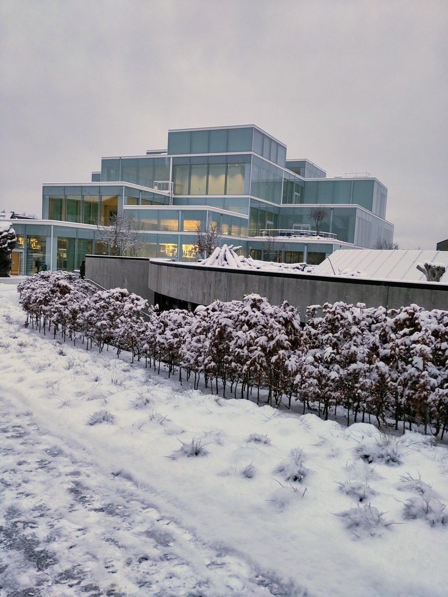 Many nice applications of #MachineLearning at the Workshop in Environmental Policy Evaluation @HSGStGallen @EAERE_envecon ➡️ shorturl.at/lyEMQ Thanks Petyo Bonev for inviting me to present our paper on environmental policy uncertainty w/ @Laura_Nowzohour @Mat_vdH🙏📈