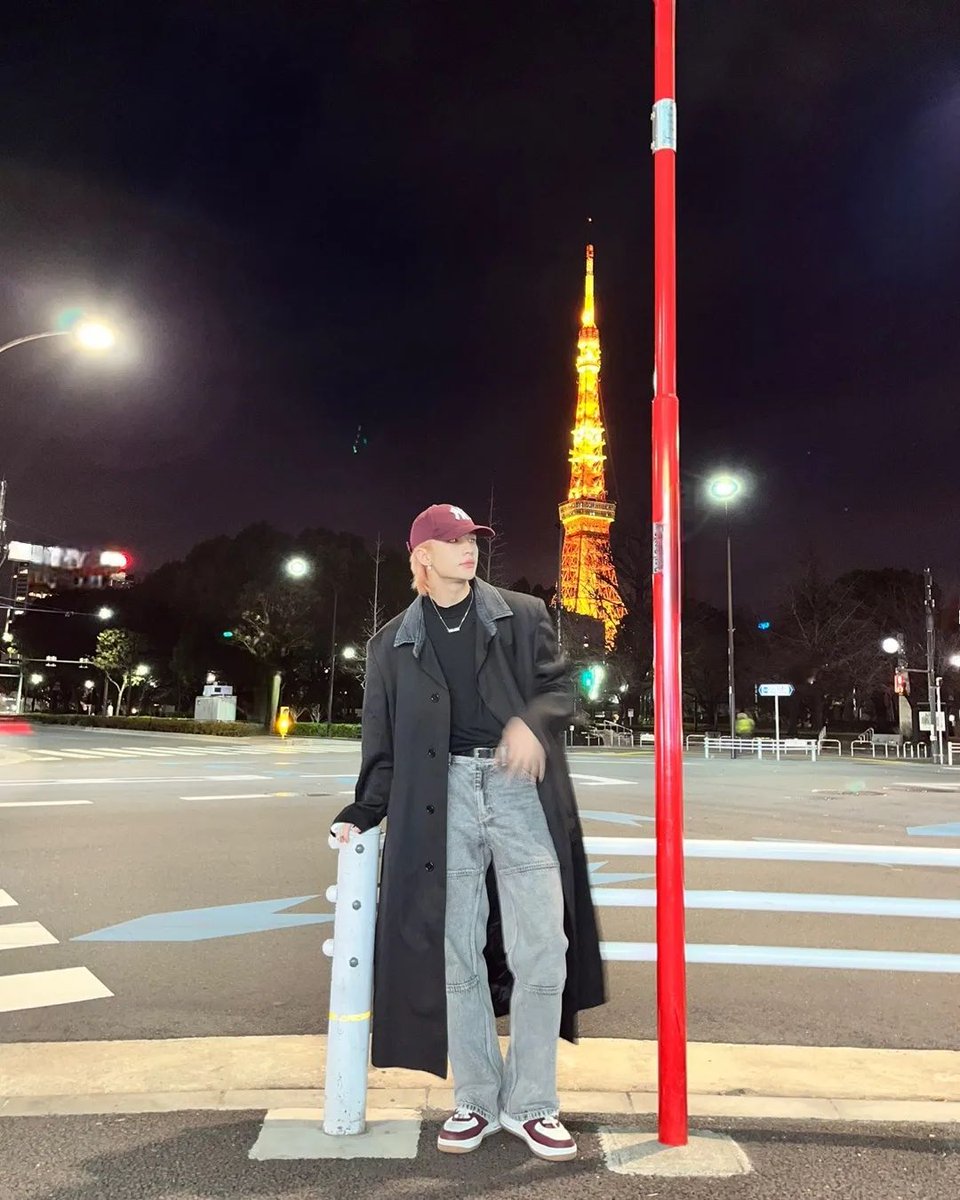 hyunjinpost's tweet image. instagram update