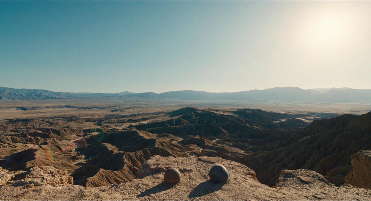 perfectshot_'s tweet photo. Everything Everywhere All at Once(2022) 
Directed by Daniels https://t.co/upZZTySbq8