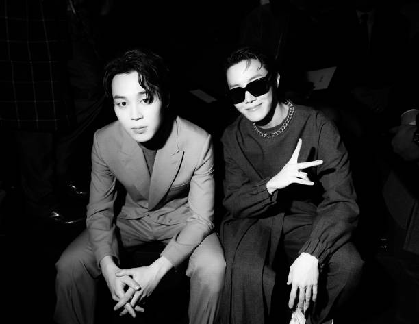 borahaeeeee__'s tweet image. my mans just ate up fashion week so I&apos;m sending them kisses😘💗 #SArmy #SASD #SArmyselcaday 
@BTS_twt @BTSPROJECTRSA