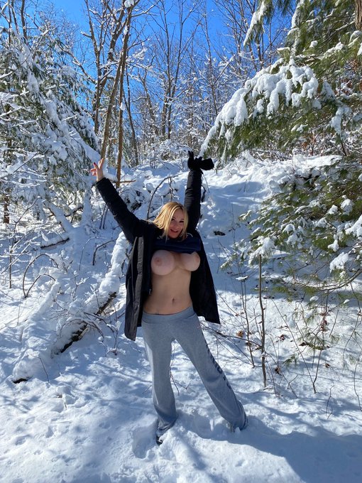 🥶 https://t.co/frHjKhK04i #publicsex #milf #snowday #snowbunny #bigboobs #tits #tylerfaith #onlyfansgirl