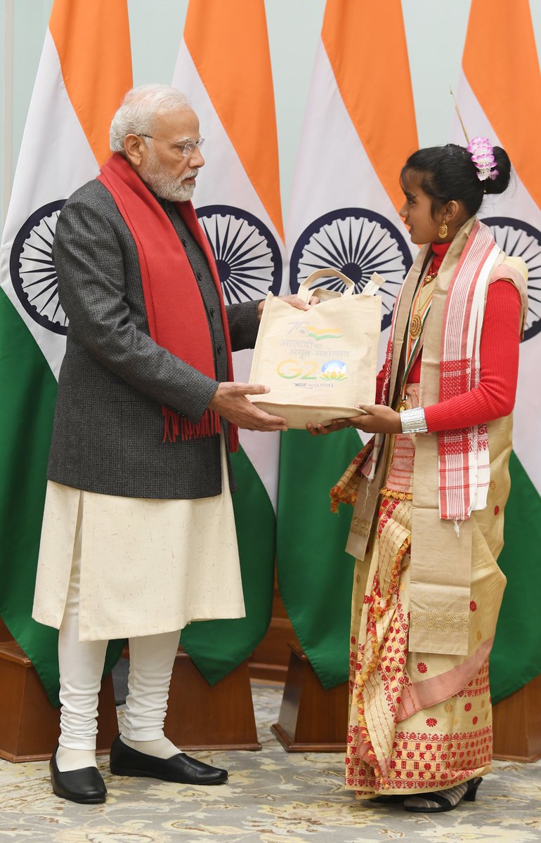 Shreya Bhattacharjee, a Pradhan Mantri Rashtriya Bal Puraskar awardee, is a tabla artist who has a record for playing the Tabla for the longest duration. She has also been honoured at forums like the Cultural Olympiad of Performing Arts. Had a very good interaction with her.