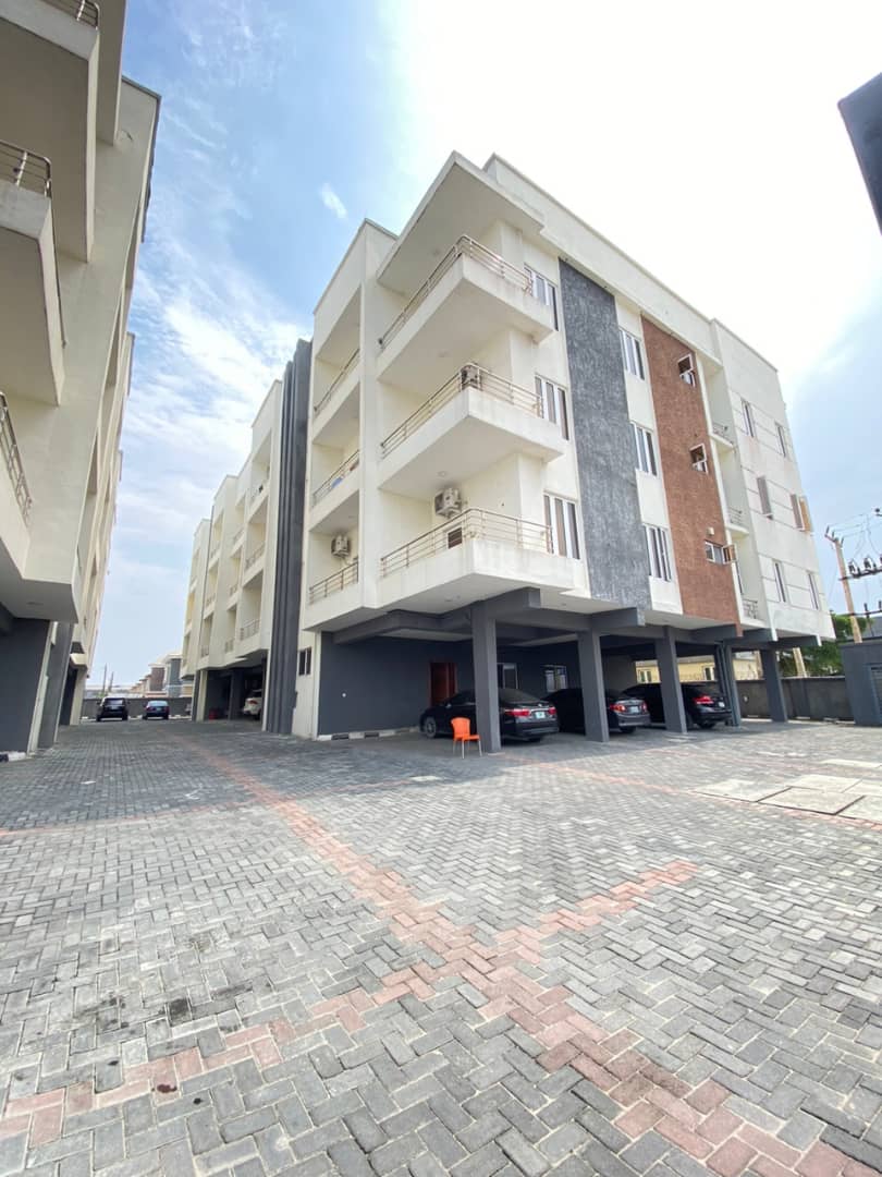 afolabi_co's tweet photo. Serviced 2 bedroom apartment with Bq along Meadow Hall Way, Ikate #lekki, Lagos.
#Rent 4.5Million Naira only per year.
Work is currently ongoing. https://t.co/TNlzEzzcpt