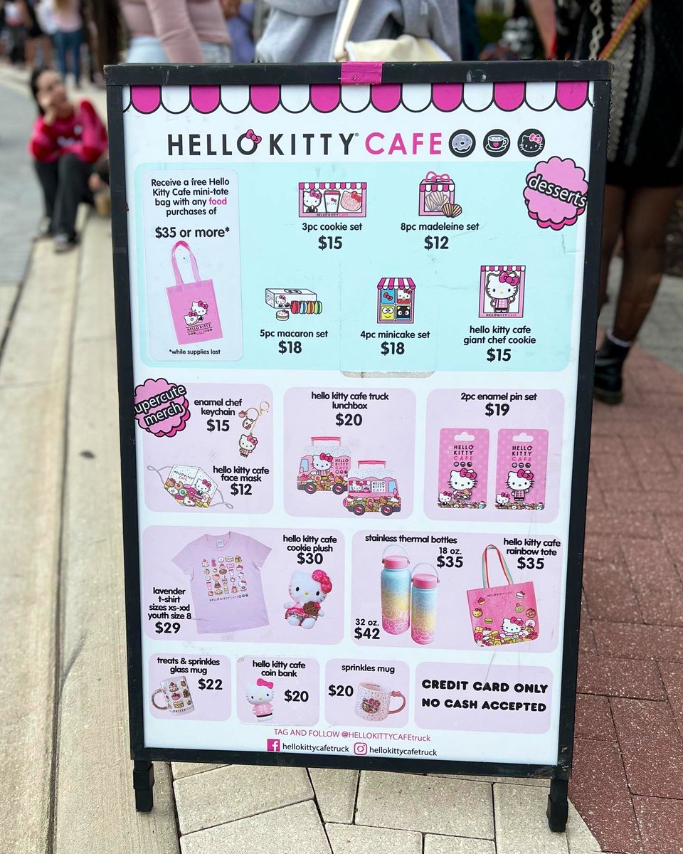 FoodwithMcD's tweet photo. The Hello Kitty Cafe Truck came to our mall here in Sarasota! 🤗💕🥰#hellokitty #sarasota #florida #hellokittycafetruck https://t.co/QqXn6cdYQu
