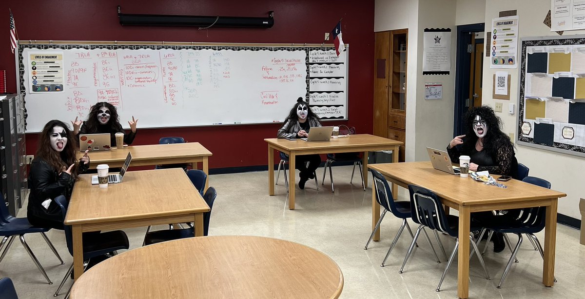 PLCs are so important to the Lone Star day that even Kiss participates, all dressed in satins and lace 🎸🤘🏻#80RockinDaysAtSAISD