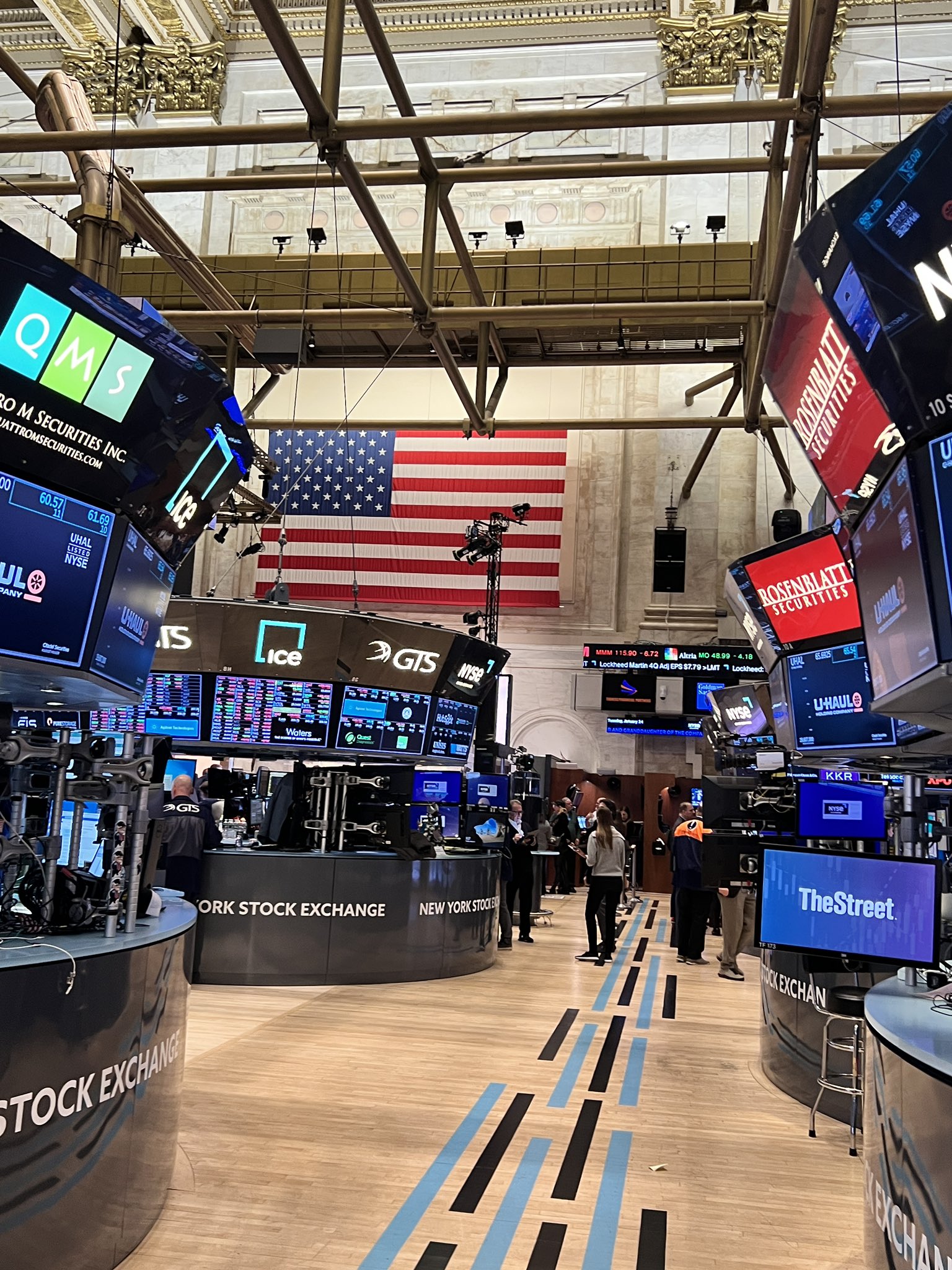 j.d. durkin on Twitter "BREAKING — several stocks are halted for an