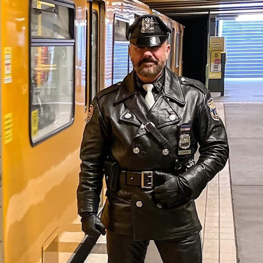 DanInBLN's tweet photo. This might be touch? You have kept eye on these two hot men. One in real uniform and one in sizzling hot leather uniform. 

You know my rules. "Both" will not do. You need to choose only one. This is difficult for me too as I like them both. 1⃣ real cop or 2⃣ man in leathers? https://t.co/siOp1UiCl1