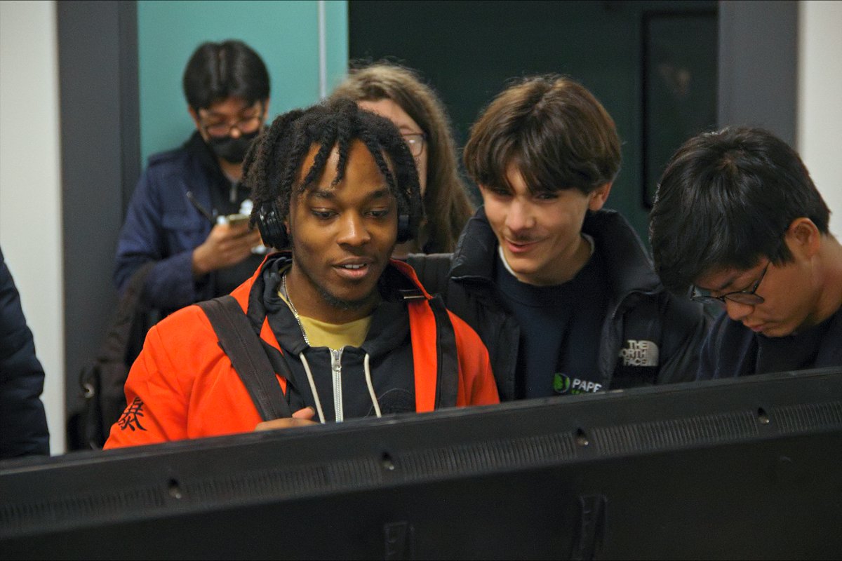 📸Les photos de la Weekly de vendredi sont disponibles !
➡️flic.kr/s/aHBqjApha7