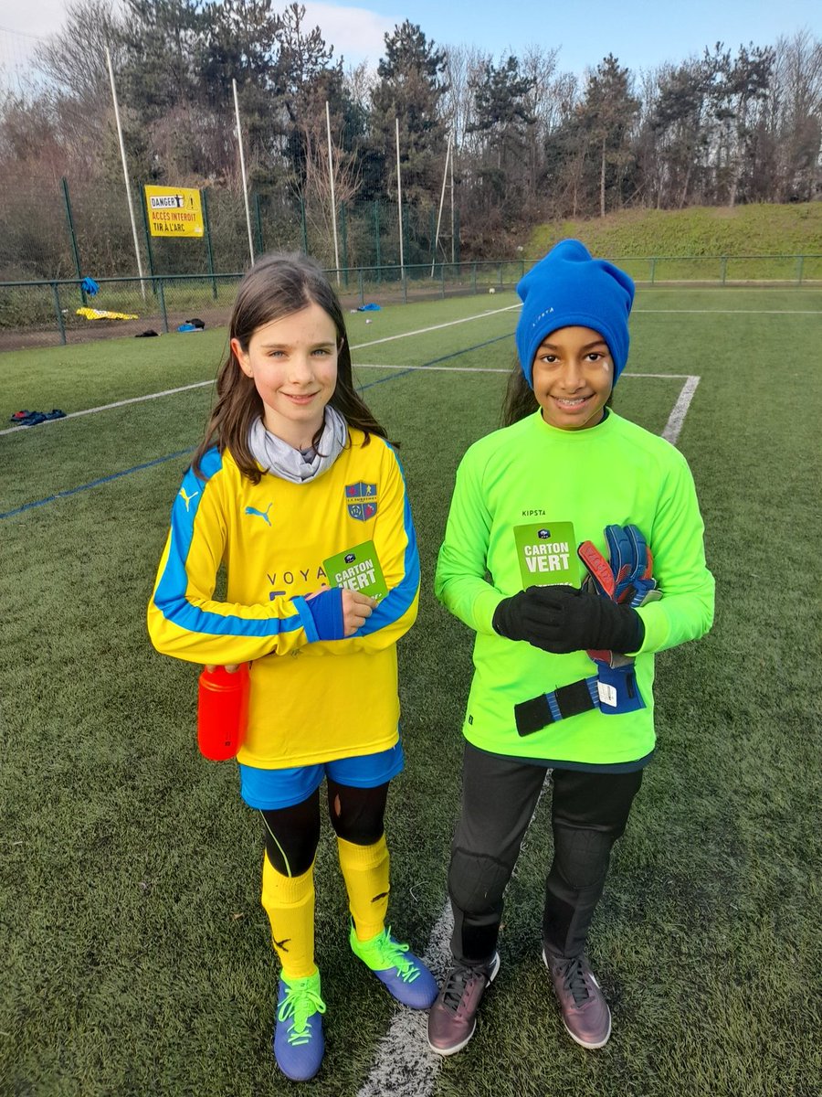 EJitiaux's tweet photo. Samedi nous avons décerné le cartons vert @District_92 qui symbolise le #fairplay (acceptation loyale des règles⚽️) après le match des U11f
#escolombienne / #surenes
Jeanne / Léna sont nos rayons de 🌞❤ pour la semaine... https://t.co/sQbVrpot3o