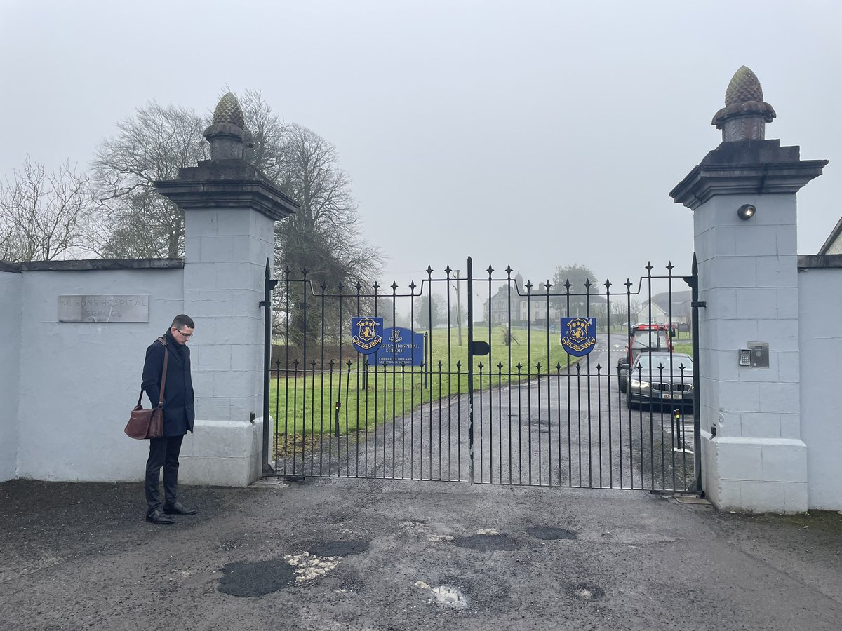 Diarmuid_9's tweet photo. Enoch Burke is back at Wilson’s Hospital School, having been taken away from here by gardai around two hours ago https://t.co/zjqcAni420
