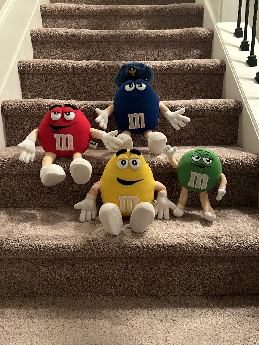 Strive2Remember's tweet photo. @sunkist111 @mmschocolate Blue, “ look guys, we gotta go. We’ve been canceled!!”  Yellow, “ you think we can get unemployment???? Hum??” https://t.co/FzFp7dikB4
