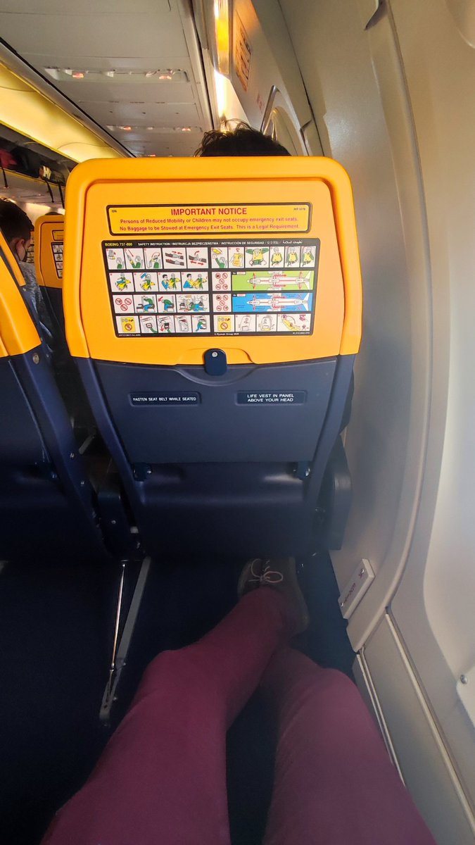 advenlipe's tweet image. Challenge accepted!
And even harder, at the emergency exit.