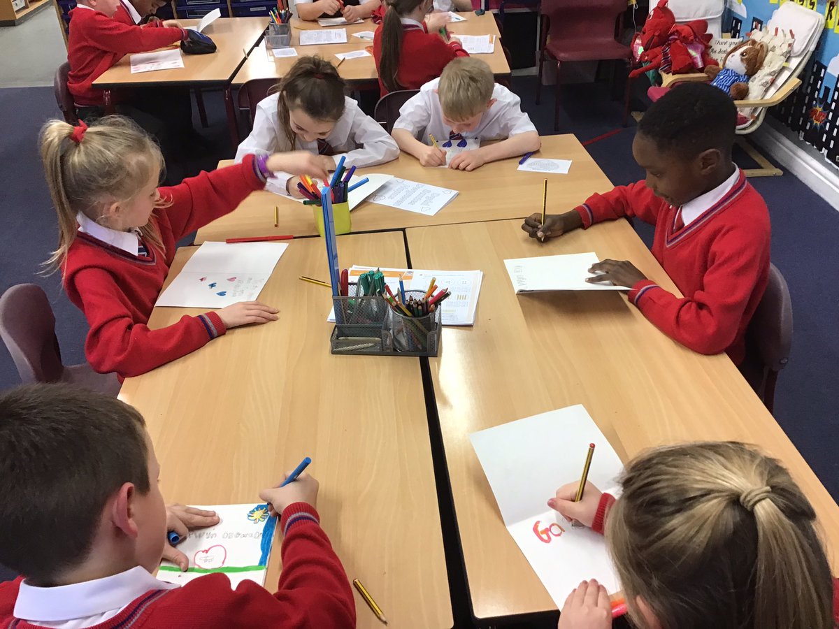 Blwyddyn 3 listen to and discussed the story of Santes Dwynwen and now busy creating cards ready for tomorrow #YBHYEAR3 #YBHEIC