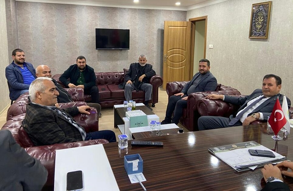 sanliurfatso's tweet photo. Yönetim Kurulu Başkanımız Sn.Mehmet Yetim ile Yönetim Kurulu ve Meclis Üyelerimizden oluşan heyet, ŞUTSO Viranşehir Temsilcimiz Sn.Bayram Mehmetoğlu'na bir ziyaret gerçekleştirerek ilçenin mevcut ekonomik ve güncel gelişmeleriyle ilgili istişarede bulundu.
@mdoganyetim @TicaretVe https://t.co/WXUsuyXVe8