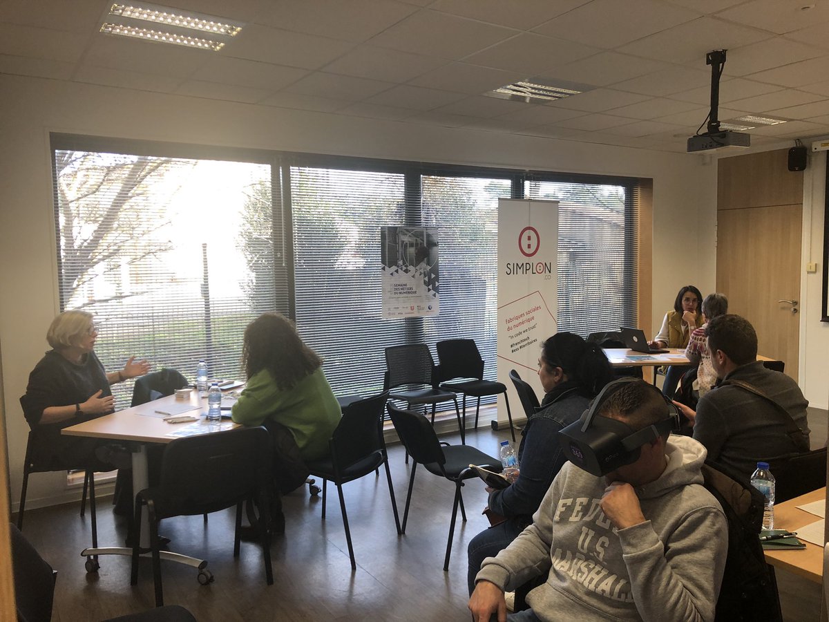 Audrytaz's tweet photo. En direct de la #SemaineDuNumerique au @poleemploi_VAR de #STMaximin et 18 demandeurs d'emploi venus découvrir les formations du secteur avec @GRETACFAAixMars, @SimplonPaca et les métiers qui recrutent #altea-si @LeFollIsabelle https://t.co/7pzfr7Pm38