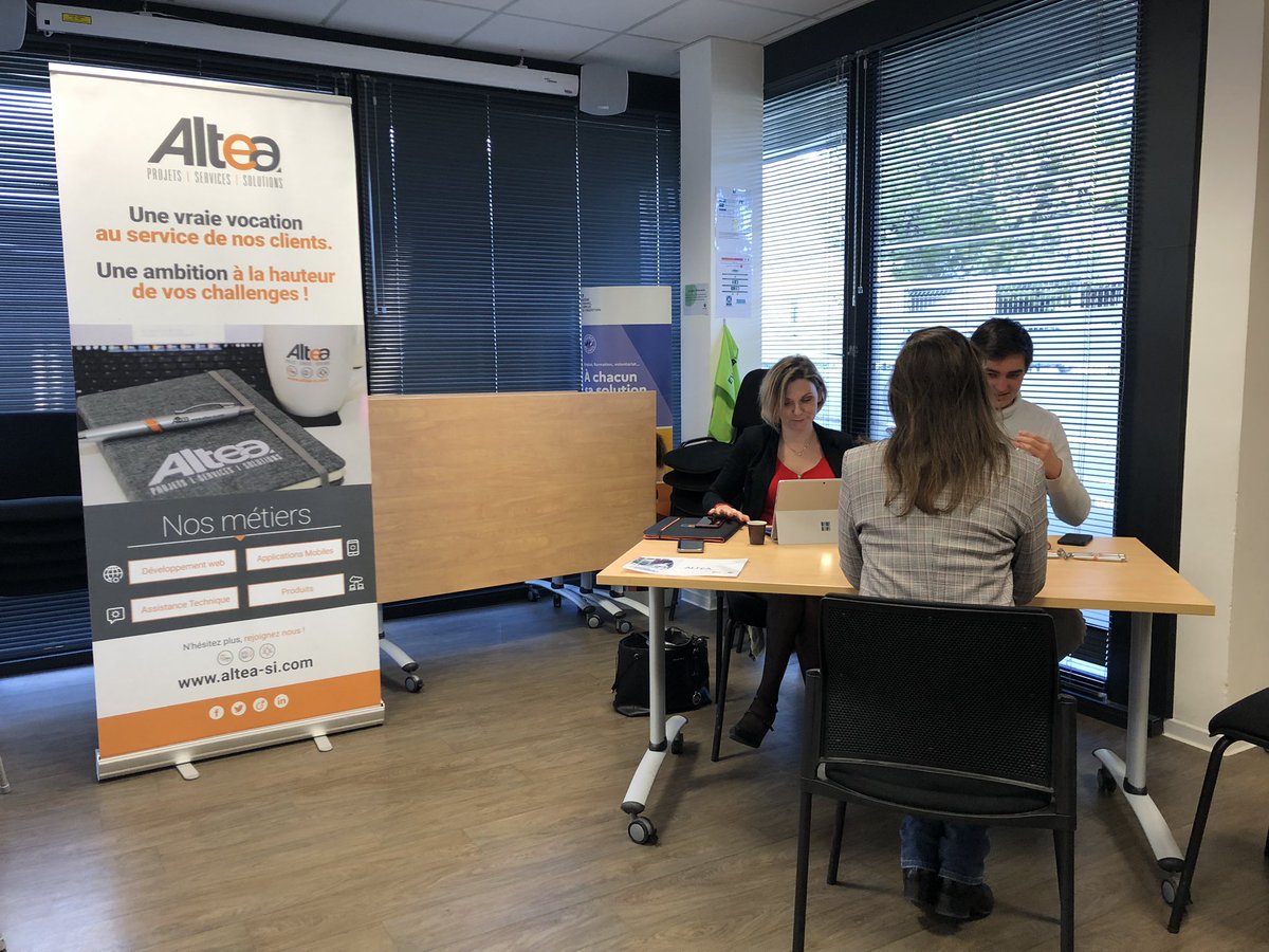 Audrytaz's tweet photo. En direct de la #SemaineDuNumerique au @poleemploi_VAR de #STMaximin et 18 demandeurs d'emploi venus découvrir les formations du secteur avec @GRETACFAAixMars, @SimplonPaca et les métiers qui recrutent #altea-si @LeFollIsabelle https://t.co/7pzfr7Pm38