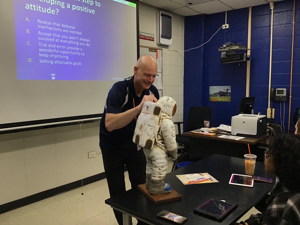 AstroMediaTyler's tweet photo. Congratulations to this weeks recipient of the Cosmo Award for staff member of the week - AFJROTC Msgt. Sabeniak @AstroworldMedia https://t.co/Sbepd2NTk9
