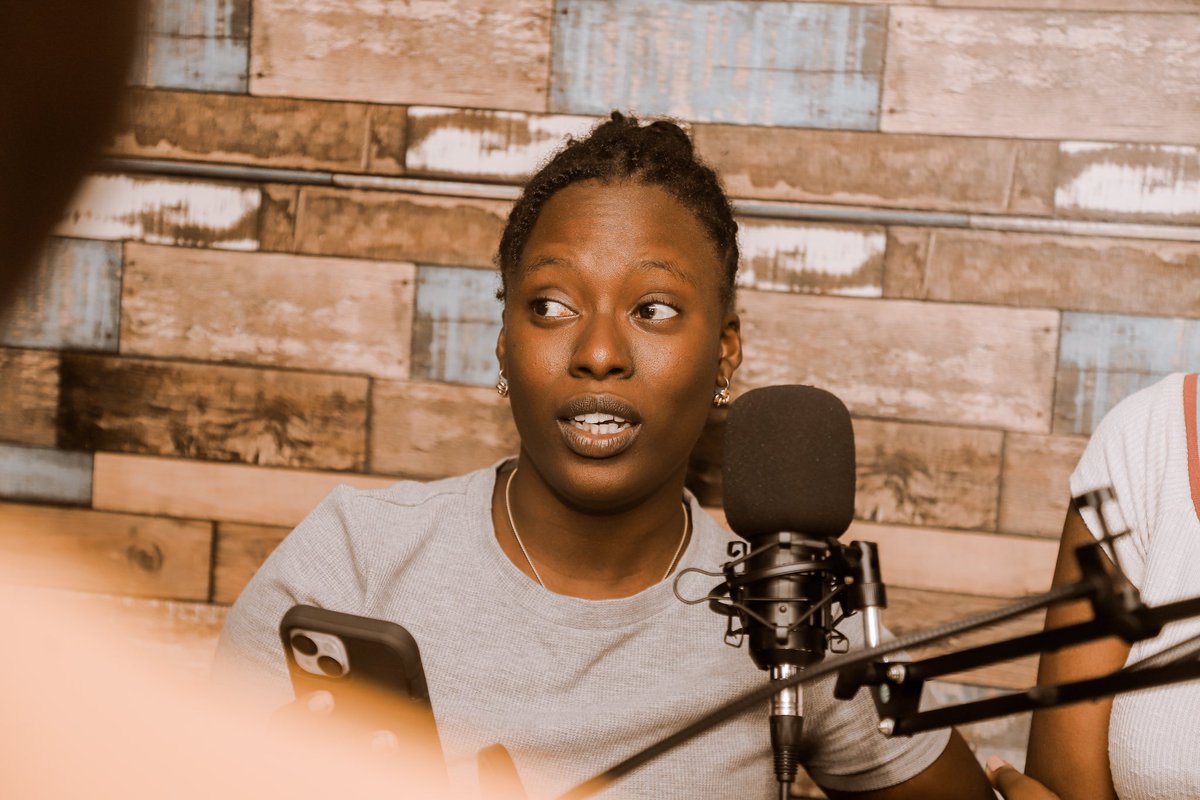 Nou kontan gen ekip ” Ti koze Ak Mari-Jàn " anrejistre Pòdkas yo nan estidyo nou an. 

Yon Pòdkas ki fokis sou : Pwezi, Sosyete, Ewotis.
Tande Pòdkas la sou Spotify ak Apple Podcast. Tape “ Ti Koze Ak Mari-Jàn ”