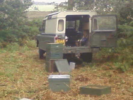 A photo from the past of bee keeping truck number 1 after a chat with ⁦@TheBeeFarmer⁩. It got a bit interesting when there was an escape. #beekeeping #northumberland #LandRover