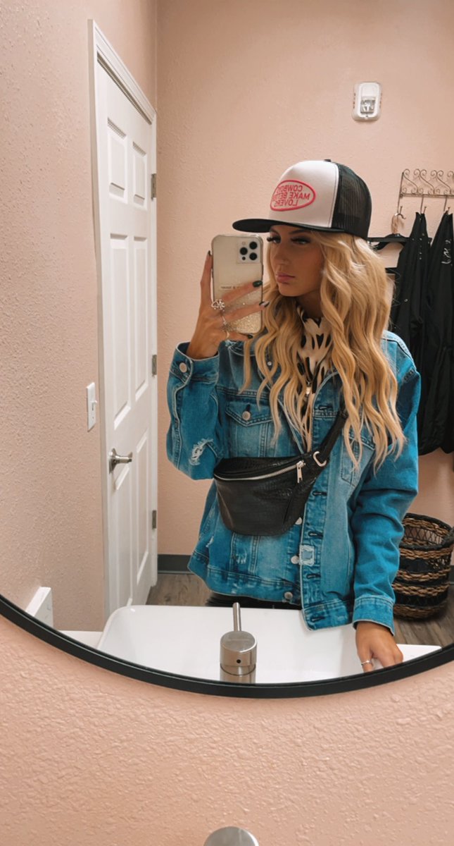_madisipes_'s tweet photo. It’s like a southern barbie https://t.co/e9rkrkUtIE