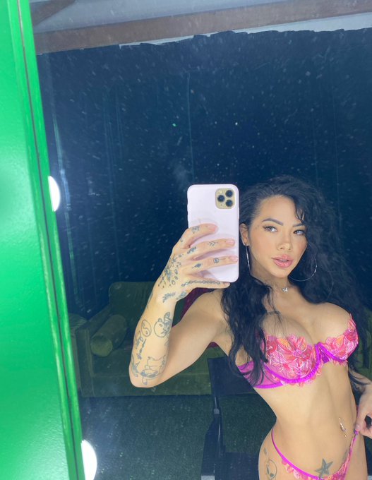 I need some TLC😈😏 join today for free  please I need it😫😫 https://t.co/1lTWr2pMYb https://t.co/sa46q