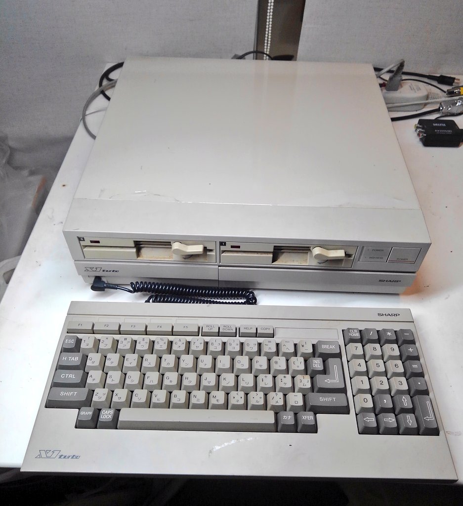 toshitada1973's tweet photo. X1turboのモデル40だ…エンタメ装備カットなコだね。中身を覗くと…あれ、ちょっと気になるところがあるよ、バラしてみるよ。
#X1turbomodel40 #CZ862C https://t.co/8Ri6dYQNWI