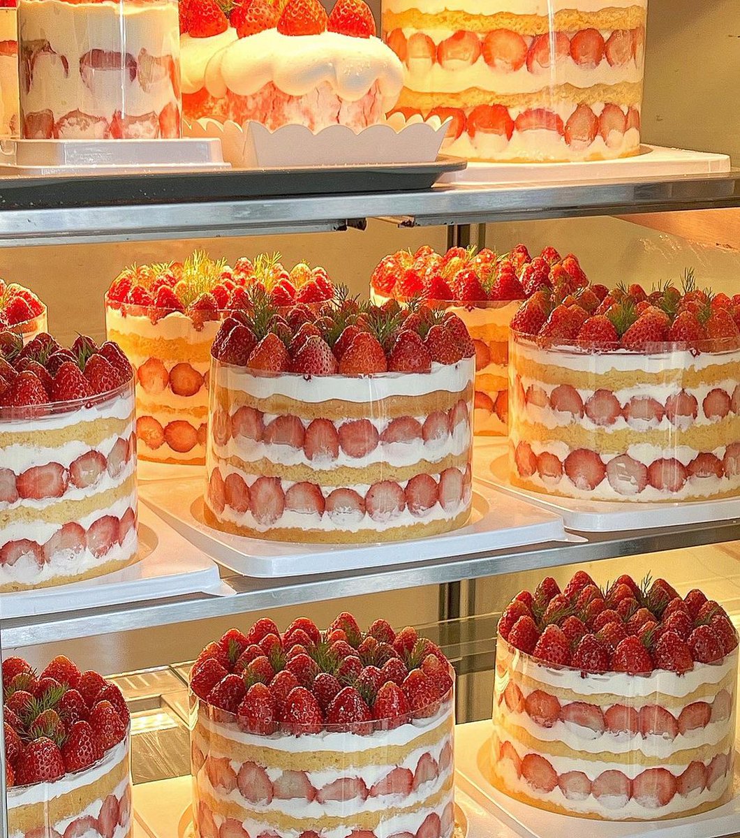 Cafe_LittleGirl's tweet photo. 🎂🍓 รวมเค้กสตรอว์เบอร์รี่! ร้าน 𝐖𝐨𝐨𝐥𝐥𝐨𝐨𝐦𝐨𝐨𝐥𝐨𝐨 𝐂𝐚𝐟𝐞 ปี 2023 ที่เปิดขายเปิดพรีอยู่ตอนนี้ ✨️ ค้กร้านนี้ไม่ผิดหวังทั้งหน้าตาและรสชาติเลย ทุกเมนูน่ากินตะโกนนน 💞🫶🍰

@aroii #รีวิวคาเฟ่ @CAFETELLER https://t.co/uALq4qR8QT