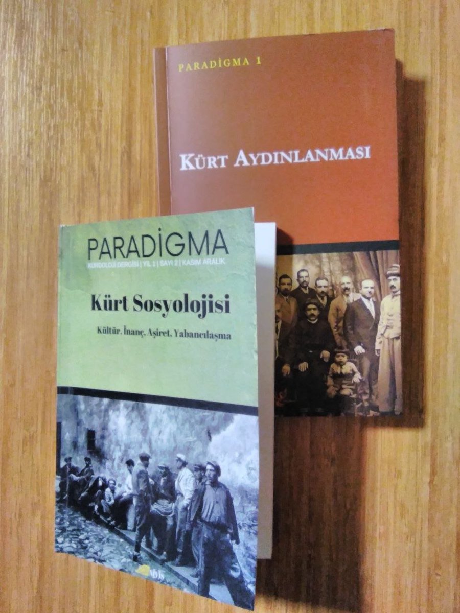 mstff_yldz's tweet photo. @paradigmadergi1 takip ettiğim kadarıyla paylaşım yaparken kaynaklara dikkat eden, akademik üslup kullanmaya özen gösteren ve doğru bilgi paylaşma hassasiyeti taşıyan bir dergi...İlk eserleri elime ulaştı; Kürt Aydınlanması ve Kürt Sosyolojisi.
 Başarılar @paradigmadergi1 👏 https://t.co/VuPTKGhang