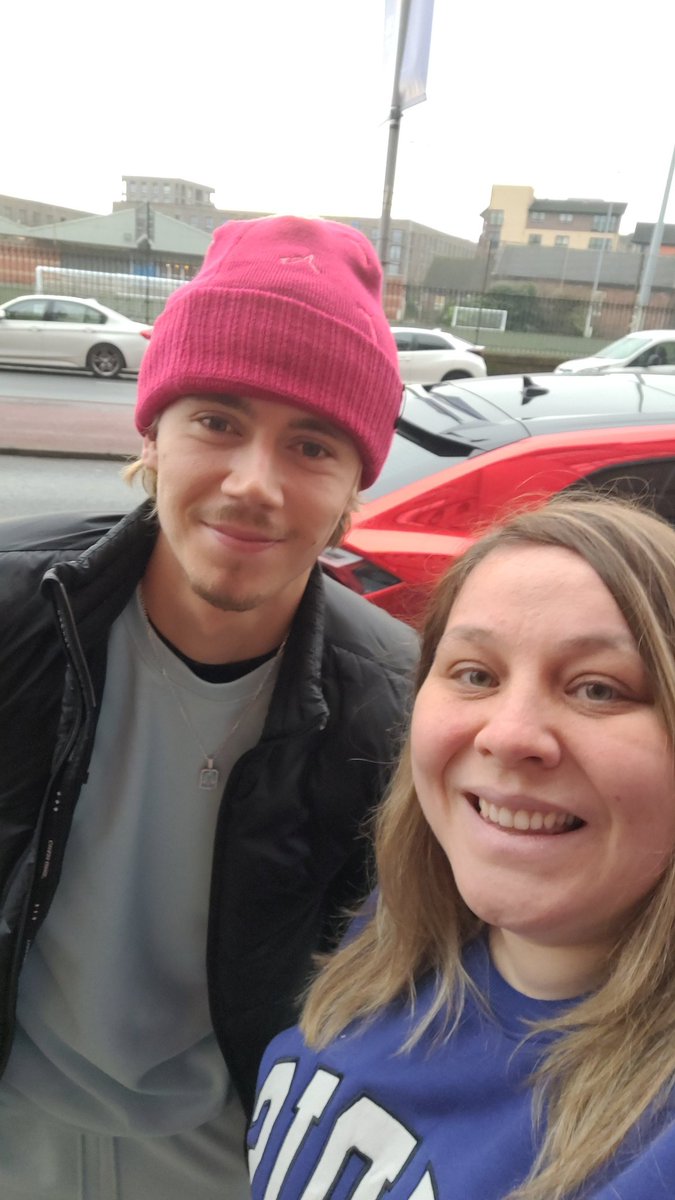 kiddo_bubblez's tweet photo. @RangersFC Caught hin as I was leaving the tour ❤️🤍💙 Welcome to the club xx https://t.co/wkG5k5hSZg
