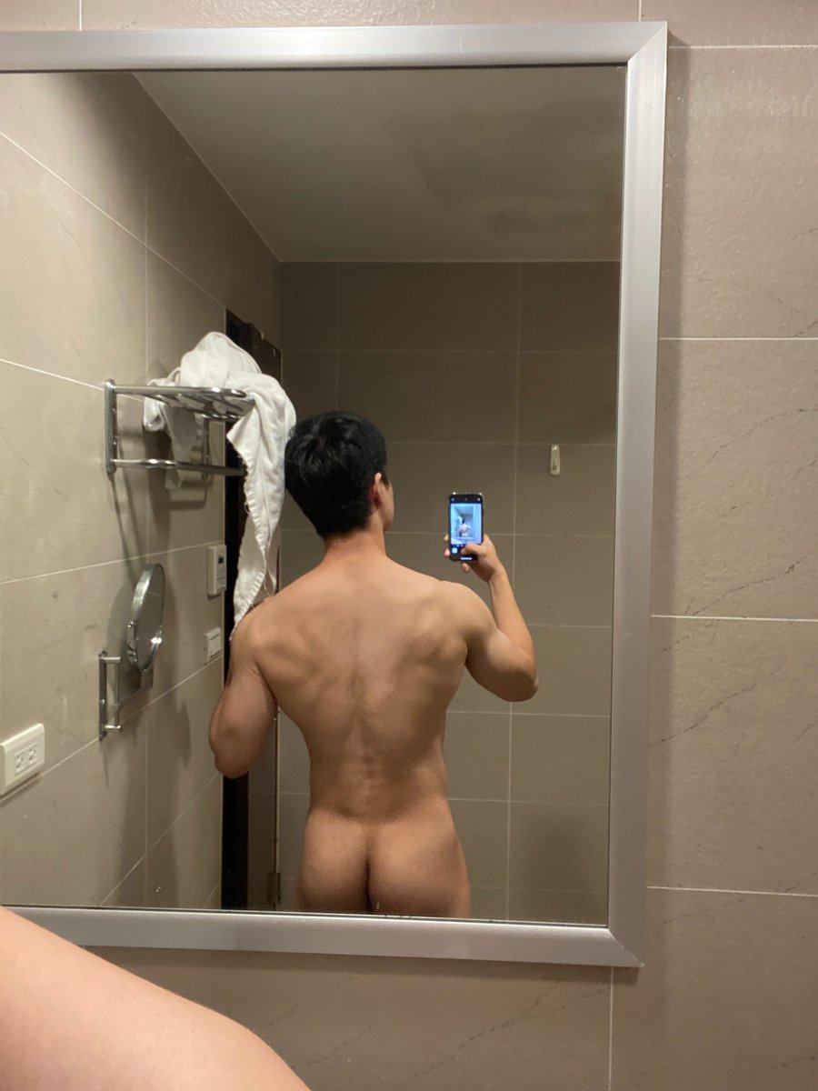 fitness__guy's tweet photo. 背肌應該是目前覺得練得還不錯的部位了，大家覺得呢？ https://t.co/5JGEdXrcZ2