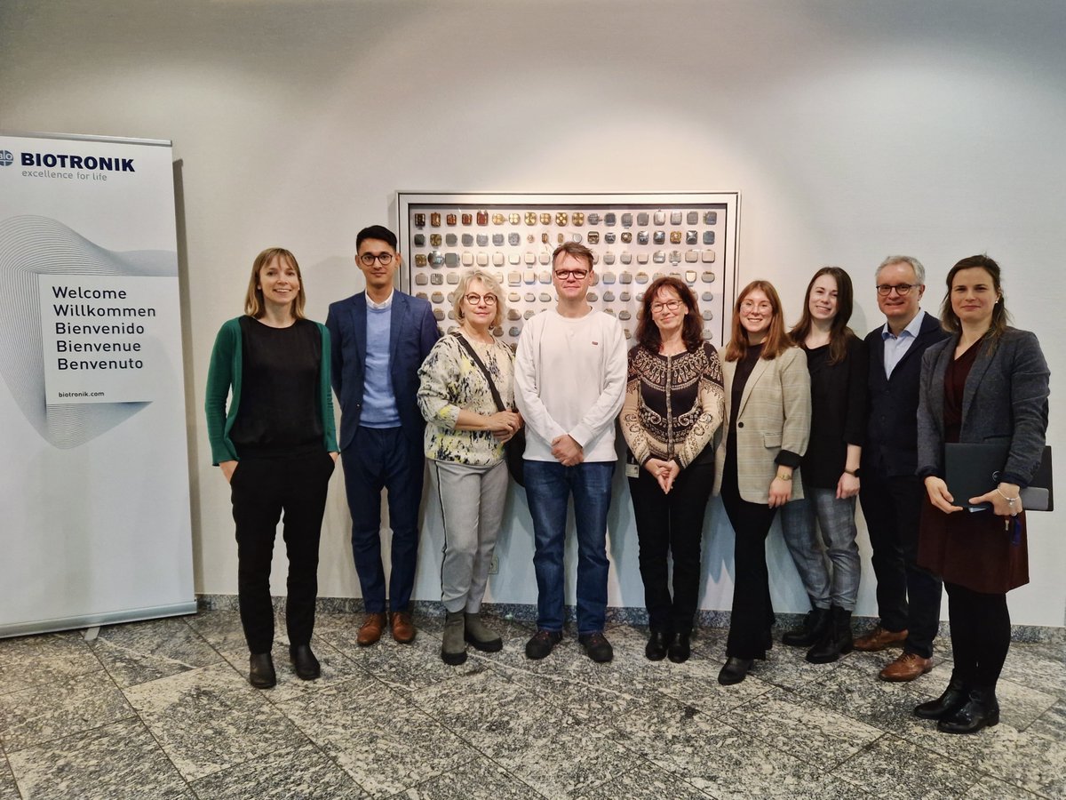 BVMed's tweet photo. 1963 wurde der erste deutsche #Herzschrittmacher entwickelt und auch 60 Jahre später rettet @BIOTRONIK_News mit #GermanMedTech Leben. Heute war der #BVMedVorOrt in der Berliner Produktion und hatte die Chance, zu sehen, was alles dahinter steckt. Wir nehmen spannende Impulse mit! https://t.co/7N6NRFZDSG