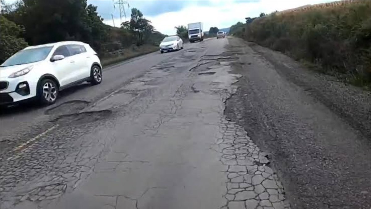 ¡Hola! ¡Esta es la BR282, una ruta muy accidentada que podría usar recursos del BNDES! 🇦🇷

(Quem sabe pedindo em espanhol o Governo Federal dê uma atenção às rodovias de SC)