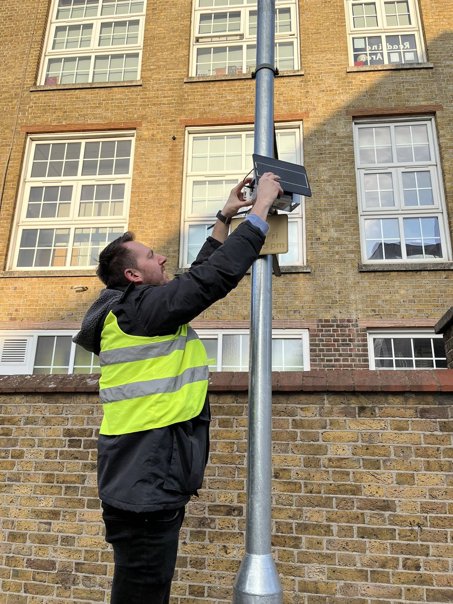 StMarys_SW8's tweet photo. Great to see the @StMarys_SW8 #AirPollution @Breathe_London monitor going up outside school. Thanks to @wandbc and @MayorofLondon funding #superzone #AirQuality @ERGImperial https://t.co/J4yd87vFaM