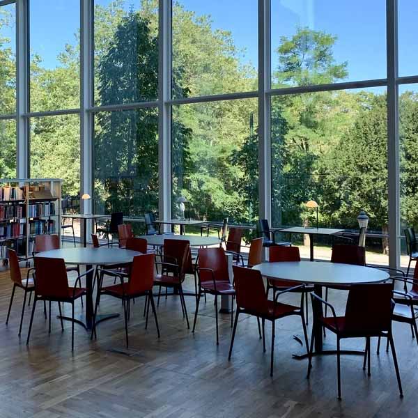 NeufeldJones's tweet photo. If you have friends, family, or co-workers relocating to Kelowna this year, please send them this link to get them acquainted with schooling options near real estate in Kelowna. https://t.co/m83yIDCu6C https://t.co/BYSFVBVvj8