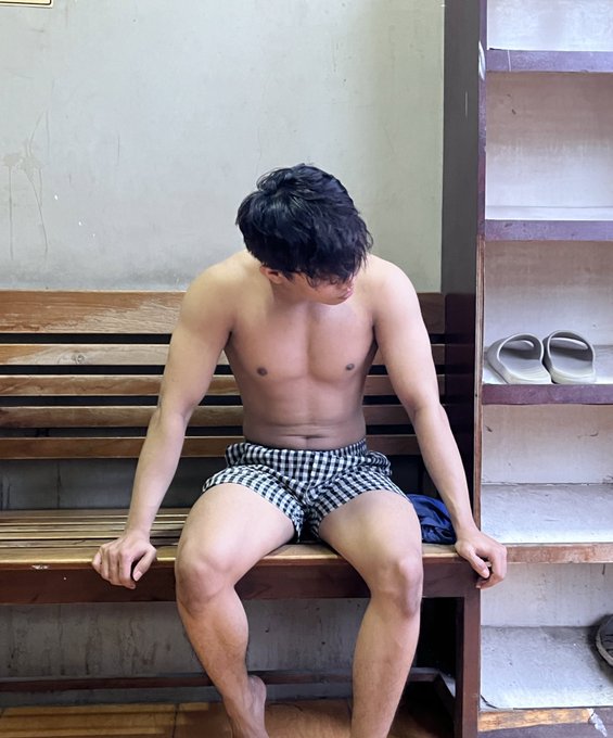 👨&zwj;🍳&rdquo;roti sobeknya habis kaka, mau diganti roti kukus aja?&rdquo;🍞💦 https://t.co/SRzij0vSmK