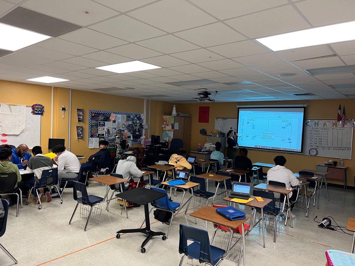 THS_Academics's tweet photo. Ms. Raiford and Mr. Mitchell were CAUGHT IN THE WILD using station rotation and cold call! https://t.co/Cb2hTEEEsh