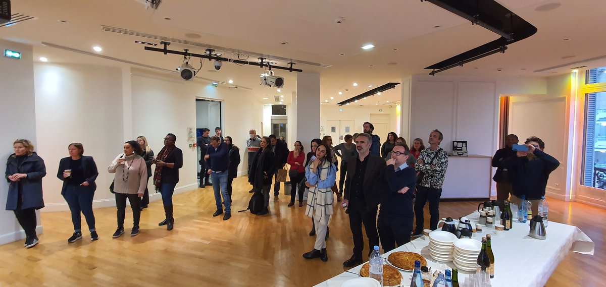 AnneMarolleau's tweet photo. Rencontre des Ambassaseurs numeriques #Orangeidf : moment festif pour une galette mais aussi de mobilisation pour les operations prevues cette annee au service de nos clients.
@LaurentDreyfus @kamelcharif
@djneft https://t.co/nrMjQlDHHv