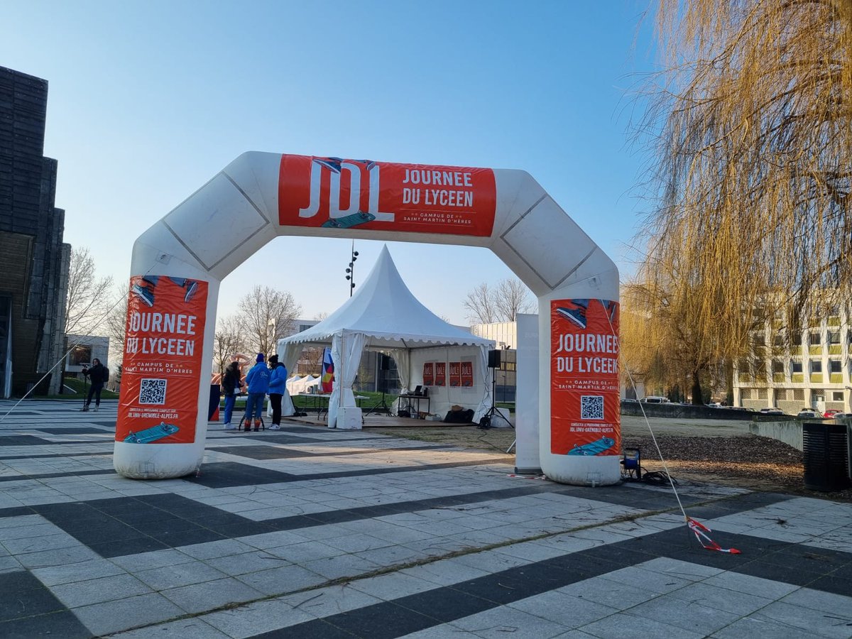 UGrenobleAlpes's tweet photo. #JDL2023 📸  // Aujourd'hui, les lycéens se sont emparés du campus de l'@UGrenobleAlpes pour la Journée du lycéen ! 🤩 Après 2 ans de JDL à distance en ligne, la journée portes ouvertes a fait son grand retour en présentiel dans les amphis de l'UGA ! https://t.co/CW9ZBENJ2h