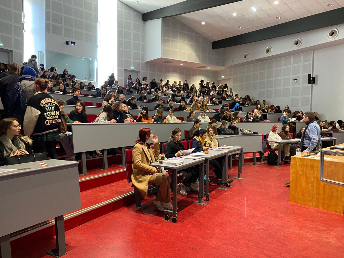 UGrenobleAlpes's tweet photo. #JDL2023 📸  // Aujourd'hui, les lycéens se sont emparés du campus de l'@UGrenobleAlpes pour la Journée du lycéen ! 🤩 Après 2 ans de JDL à distance en ligne, la journée portes ouvertes a fait son grand retour en présentiel dans les amphis de l'UGA ! https://t.co/CW9ZBENJ2h