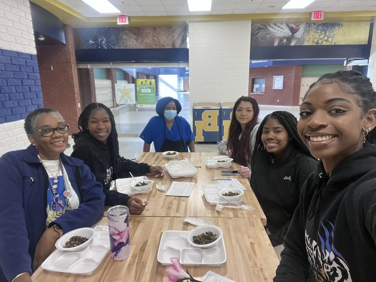 _baileygilmore's tweet photo. Don’t forget to eat your greens! 🥬 #JanuaryMonth
@BradwellTigers @BIParentEngage @ken_mar7 https://t.co/XbeBHVoXD5
