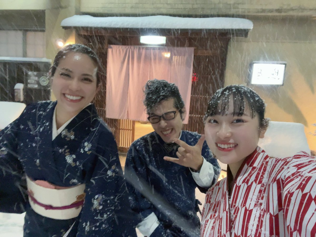 ayano4th's tweet photo. 氷柱なんて、あんまり見たことないかも。
今日は大雪で、楽しいメンバーと一緒だったから、はしゃいでました。
着物だと背中にめっちゃ雪が入ってきて辛いけど、それより記念写真が撮りたい、雪が珍しい京都人。 https://t.co/o7ZG9u0nzS