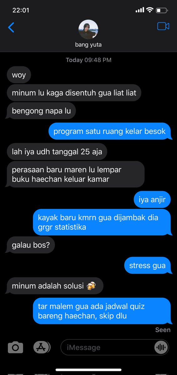 dunhilliant's tweet photo. markhyuck onetweet

(masih) academic rivals yg ceritanya diatur satu kamar buat program sekolah https://t.co/j2rmi7Aogb