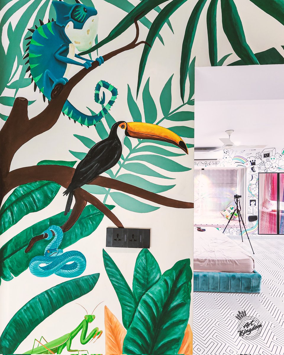 kinggowtham's tweet photo. We were asked to come up with a tropical kinda theme related to client's interest.
We did our magic on empty walls to vibrant,artistic and interesting walls to speak on it's own.
Thank u @ChestnutStoreys. 
#tropical #wardrobe  #wallart #painting #wallpainting  #artkingdom https://t.co/xbIDLtFAxN
